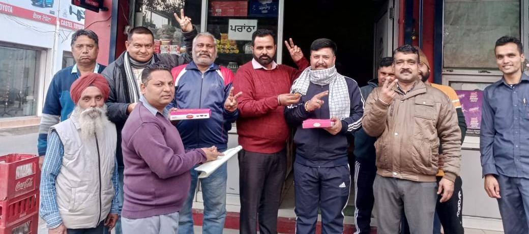 The people of Garhshankar distributed laddus in joy of BJP's record breaking victory